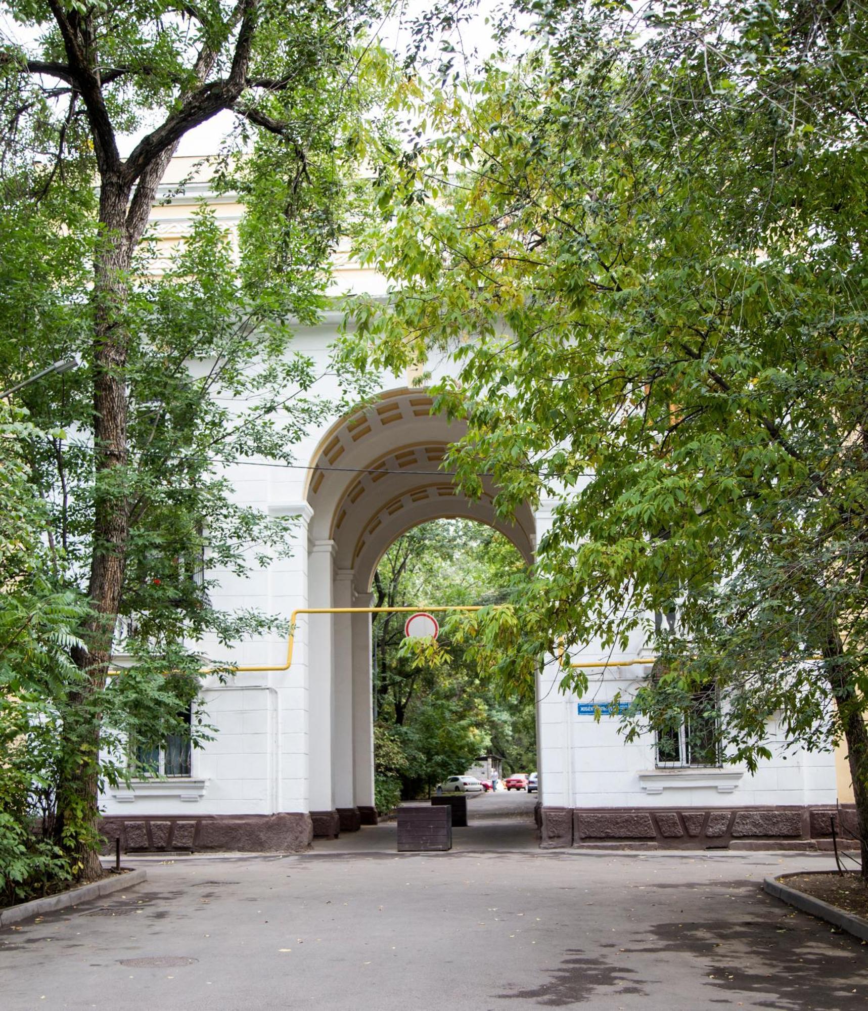 золотой квадрат Almaty
